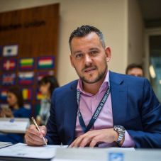 Antal Lóránt szenátor szerint óvakodni kell a pillanat hevében tett nyilatkozatoktól