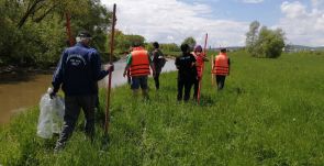 Hat és fél tonna hulladéktól tisztították meg az Olt székelyföldi szakaszát