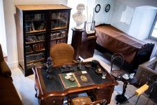 Átadták a felújított Arany-palotát Nagyszalontán