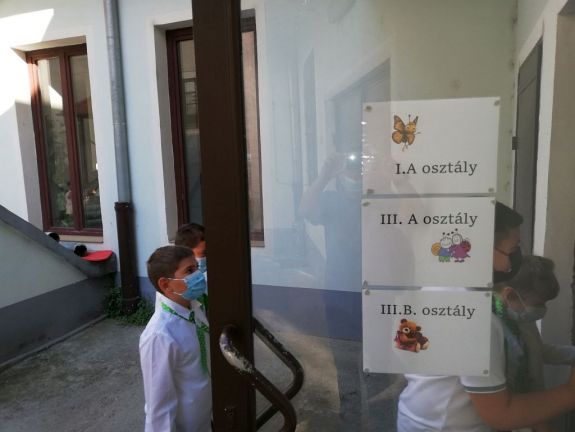 Több helyszínen kénytelen fogadni a diákokat az aradi Csiky Gergely Főgimnázium