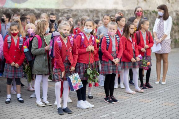 Becsengettek a székelyudvarhelyi Benedek Elek Pedagógiai Líceumban is