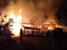 Gazdasági épületek váltak a tűz martalékává Gyergyóditórban