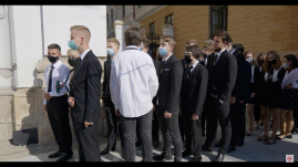 „Jó lesz elmesélni a vakációs élményeket” – visszatérhettek az iskolákba a diákok (VIDEÓ)