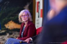 Biró Rozália szerint segíteni kell a bajba jutottakon, de maradjanak a saját hazájukban