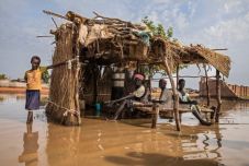 Közel százan meghaltak a szudáni áradásokban