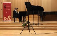 Új koncerthelyszín Kolozsváron: profi zongorát avattak a zeneiskolában