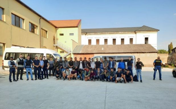 Harminc migránst füleltek le aradi és Arad környéki panziókban a rendőrök