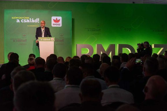 A család áll az RMDSZ marosszentgyörgyi kongresszusának középpontjában (percről percre)