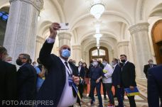 A PNL arra kéri az USR PLUS-t, hogy szakítson meg minden együttműködést az AUR-ral