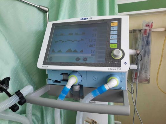 Különleges ágyakkal és lélegeztetőgépekkel gazdagodott a csíkszeredai kórház