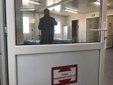 Hargita megye: eljárás indult egy idős asszony ellen, aki elhagyta a kórházat orvosai beleegyezése nélkül