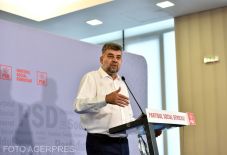 Ciolacu: a járvány negyedik hullámában Iohannis golfozni hívja a románokat