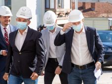 Teljes lezárás helyett oltáspárti Florin Cîţu, aki növelné a kórházi ágyak számát