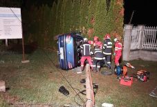 Betonpóznának csapódott autójával, a helyszínen életét veszítette