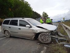 Személyautóval ütközött és felborult egy kamion Csíkszeredában