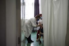 Cseke Attila: csak törvénnyel lehet kötelezővé tenni az oltást bizonyos csoportok számára