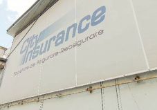 Rendőrök szállták meg a City Insurance irodáit