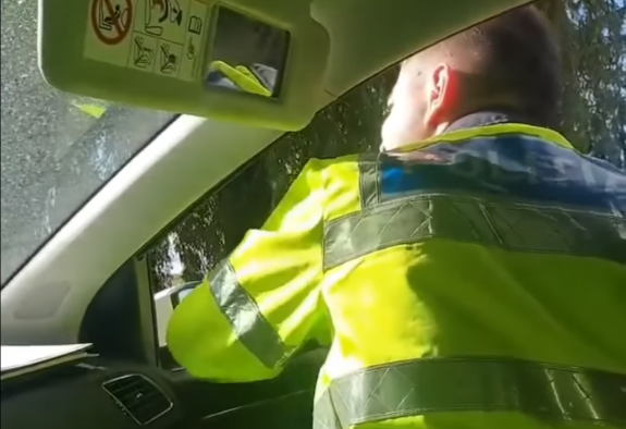 Járókelőt sértegettek, fegyelmi eljárás indult két háromszéki rendőr ellen