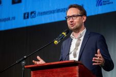 Továbbra se zárkózzanak be a saját „buborékjukba”, kérte Dominic Fritz a temesvári magyarokat