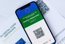 A „vakcinaútlevél” prevenciós eszköz, noha a kormány még nem hajlandó elismerni