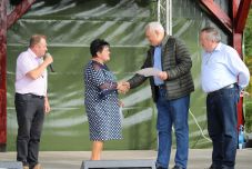 Adományokat ajánlottak fel a gálospetri gyermekotthon számára a kárásztelki Szüreti fesztiválon