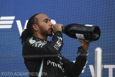 Forma-1: az Orosz Nagydíj aratott 100. győzelmével újra vezet Lewis Hamilton