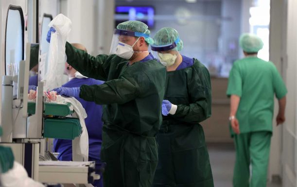 Felfüggesztik a munkaszerződését annak a beoltatlan egészségügyi alkalmazottnak, aki tesztelni sem akarja magát