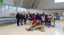 Fiatal jégkorongozókat támogatott Hargita Megye Tanácsa