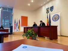 Kölcsönrendőrökkel pörgetik fel a sofőrvizsgát Háromszéken