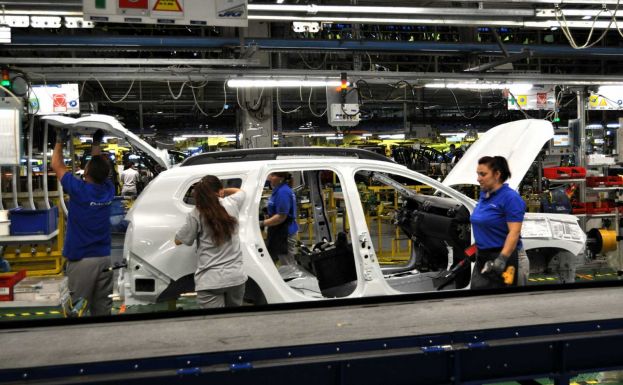 Nem enyhül az alkatrészhiány, ismét leáll a Dacia-gyár
