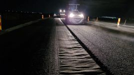 Így dolgoznak Romániában: 10 évbe tellett egy 3,2 km-es út megépítése