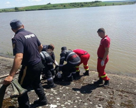 Szomorú vasárnap: egy nyolcéves gyermek a medencébe, egy húszéves fiatal a Sebes-Körösbe fulladt bele