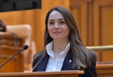 Kilépett az AUR-ból és függetlenként folytatja a párt egyik parlamenti képviselője