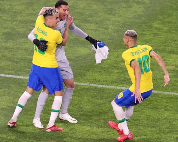 Brazil–spanyol döntő lesz a férfi futballtornán