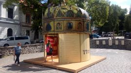 Székelyudvarhelyen kiállították a Szent Korona újabb felnagyított mását