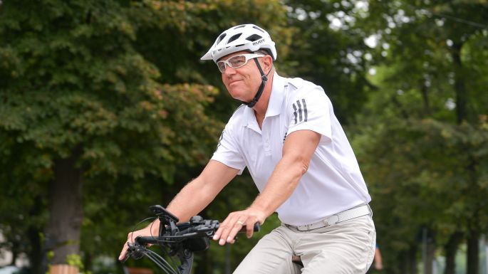 Biciklivel ment munkába, így népszerűsítette a testmozgást Klaus Iohannis