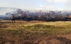 Mintegy 2700 szalmabála égett el a Kolozs megyei Pusztacsánban