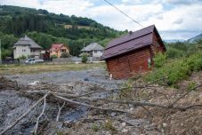 Elsőfokú árvízriasztás van érvényben hétfő estig több erdélyi folyóvizen
