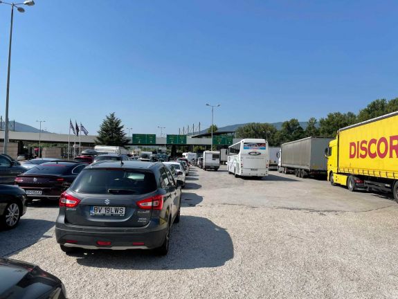 Egyetlen nap alatt több mint 160 ezren lépték át az országhatárt