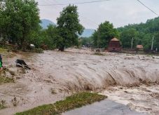 Elsőfokú árvízriasztás van érvényben Hargita, Kovászna és Bákó megyében