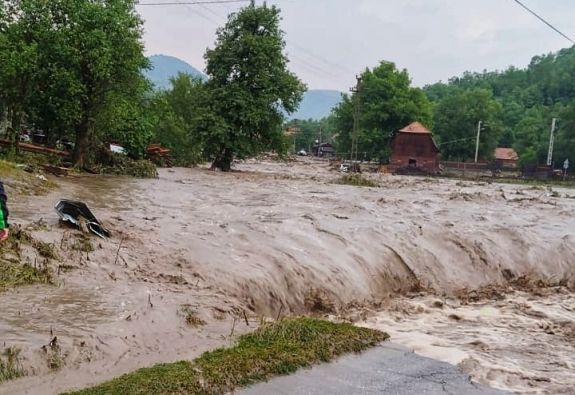Árvízriasztást adtak ki szerda éjfélig több erdélyi és moldvai folyóra