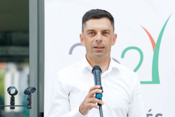 Belépett az RDMSZ-be Novák Károly Eduárd ifjúsági és sportminiszter