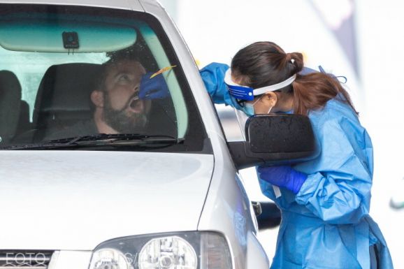 Svájcban megszüntetik az ingyenes tesztelés lehetőségét azok számára, akik nem hajlandók beoltatni magukat