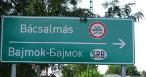 Téglával dobálták a magyar rendőröket a migránsok a szerb-magyar határnál