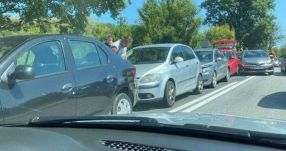 FRISSÍTVE - Kilenc autó koccant össze Gyulakután