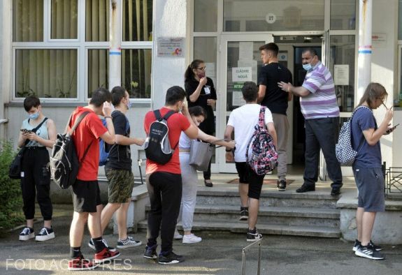 Kizártak tizenkilenc diákot a pótérettségiről