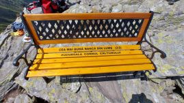 Salvamont: nem maradhat a Kalcun-csúcson az oda felcipelt köztéri pad