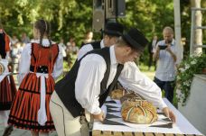 Szent István napja Csíkszeredában: az összefogást, összetartozást ünnepelték a kenyérrel