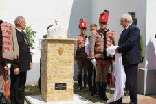 Megmaradás, összetartozás: Szent Koronát kaptak adományba a szilágynagyfalusiak