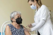 Fejér Szilárd: nem kellene októberig várni a harmadik oltás beadásával